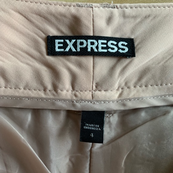 Express Women’s Khaki Shorts - Picture 3 of 3